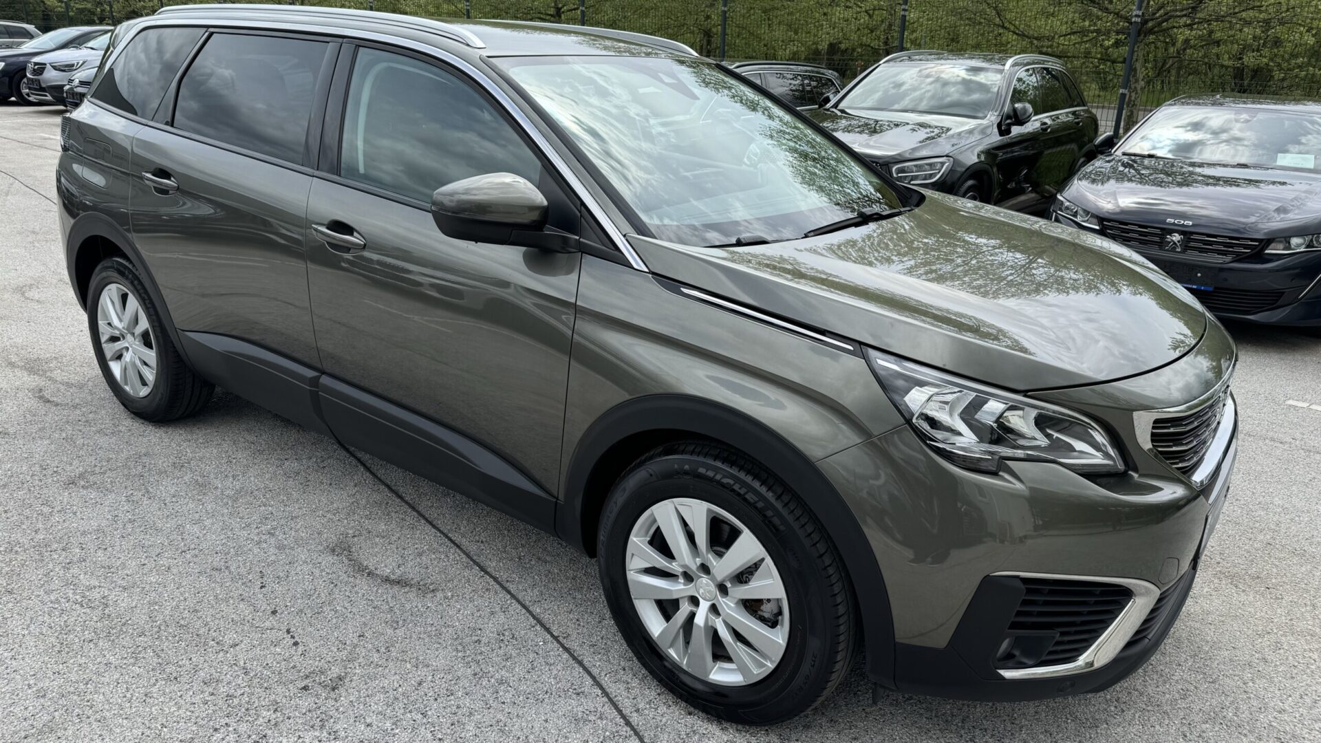 9 PEUGEOT 5008 1.2 PURETECH