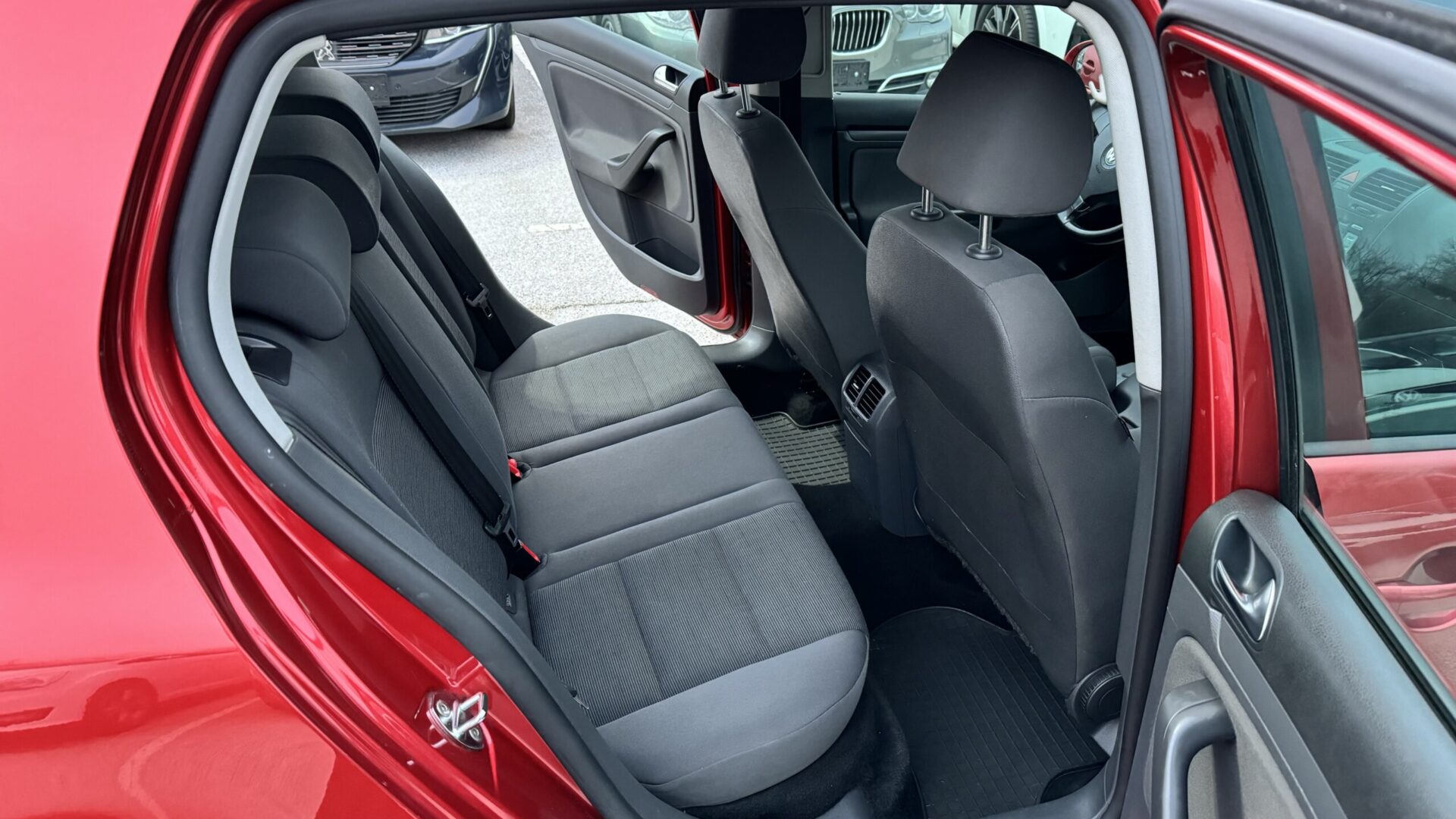 16 Volkswagen Golf 1.9 TDI COMFORTLINE