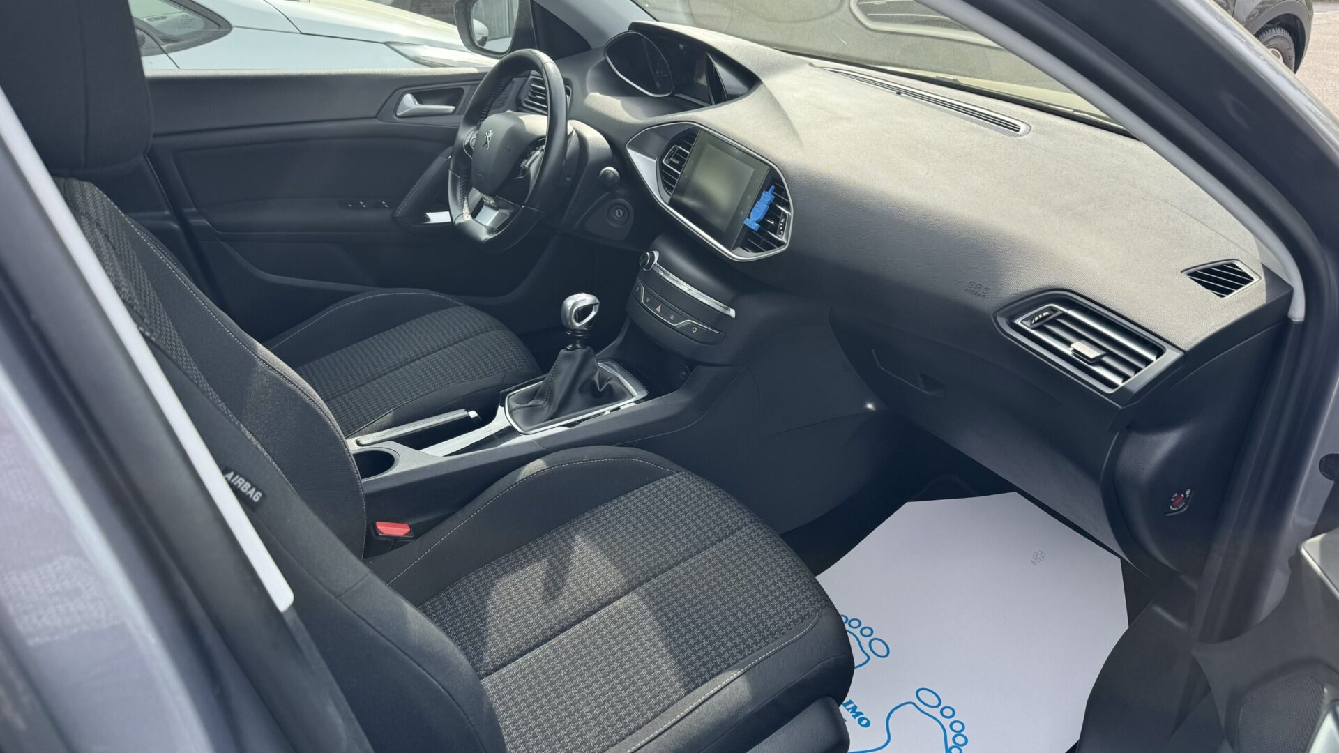 18 Peugeot 308 1.2 PURETECH 110 ACTIVE SW